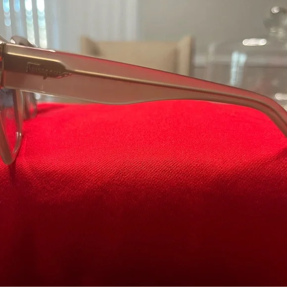 Salvatore Ferragamo Crimson Gift Box - www.joarbit.com display picture 1